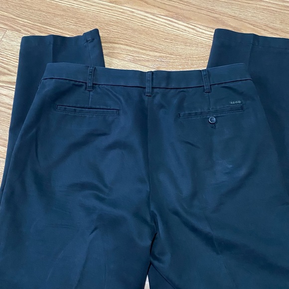 Last Chance..Make an offer…Men’s Izod Casual Black Straight Leg Flat Front Pants - Picture 3 of 5